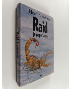 Kirjailijan Harri Nykänen käytetty kirja Raid ja paperiansa : jännitysromaani