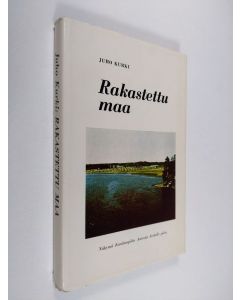 Kirjailijan Juho Kurki käytetty kirja Rakastettu maa : runoja : valikoitu vuosilta 1906-1975