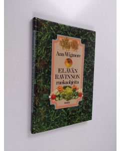 Kirjailijan Ann Wigmore käytetty kirja Elävän ravinnon ruokaohjeita