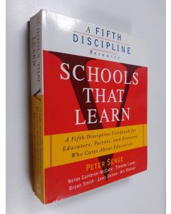 Kirjailijan Nelda H. Cambron-McCabe & Peter M. Senge ym. käytetty kirja Schools That Learn - A Fifth Discipline Fieldbook for Educators, Parents, and Everyone Who Cares About Education