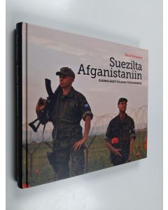 Kirjailijan Rauli Virtanen käytetty kirja Suezilta Afganistaniin : Suomalaiset rauhaa turvaamassa