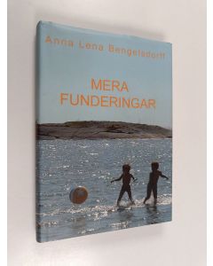 Kirjailijan Anna Lena Bengelsdorff käytetty kirja Mera funderingar ; kåserier åren 2005-2010