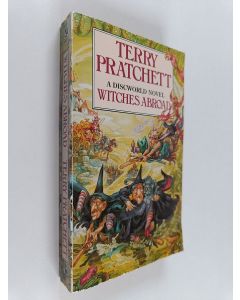 Kirjailijan Terry Pratchett käytetty kirja Witches abroad