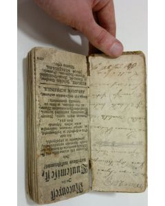 Kirjailijan Abraham Achrenius käytetty kirja Rucouxest ja sen cuulemisest, tarpellinen tutkistelemus (1760) / josa rucouxen sekä ulconaisesta että sisällisestä muodosta eli luonosta, rucouxen cuulemisen tarpellisudesta, perustuxesta ja järjestyxestä, nijn