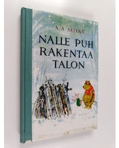Kirjailijan A. A. Milne käytetty kirja Nalle Puh rakentaa talon