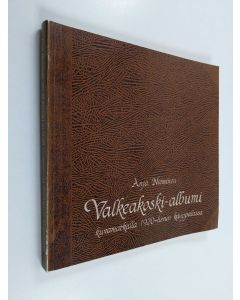 Kirjailijan Anja Nieminen käytetty kirja Valkeakoski-albumi : kuvamatkalla 1920-luvun kauppalassa