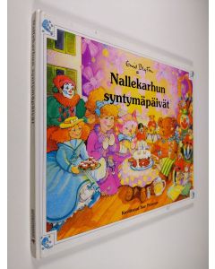 Kirjailijan Enid Blyton käytetty kirja Nallekarhun syntymäpäivät