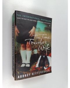 Kirjailijan Audrey Niffenegger käytetty kirja The Time Traveler's Wife