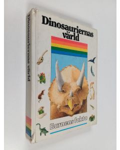 Kirjailijan Michael Benton käytetty kirja Dinosauriernas värld