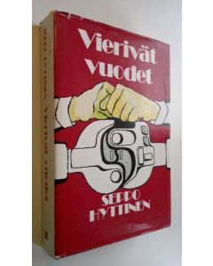 Kirjailijan Seppo Hyttinen käytetty kirja Vierivät vuodet