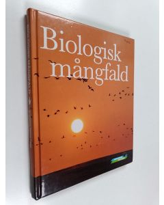 Kirjailijan Claes Bernes käytetty kirja Biologisk mångfald i Sverige : en landstudie