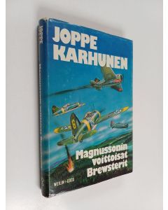 Kirjailijan Joppe Karhunen käytetty kirja Magnussonin voittoisat Brewsterit : Eka Magnussonista ja hänen laivueensa viiteen sataan ilmavoittoon yltäneistä lentäjistä ja mekaanikoista