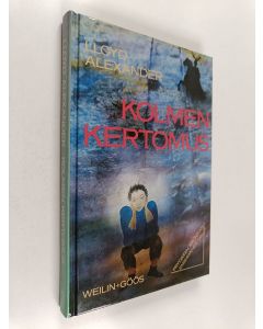 Kirjailijan Lloyd Alexander käytetty kirja Kolmen kertomus : Prydainin kronikan ensimmäinen osa