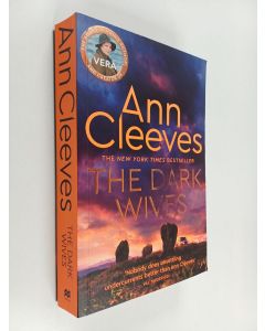 Kirjailijan Ann Cleeves käytetty kirja The dark wives