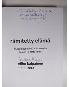 Kirjailijan Vilho Kaipainen käytetty kirja Riimitetty elämä : muistiinpanoja elämän varrelta (signeerattu)