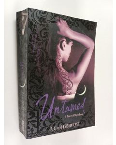 Kirjailijan P. C. Cast käytetty kirja Untamed