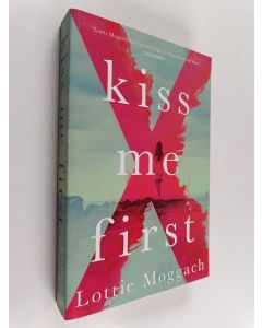 Kirjailijan Lottie Moggach käytetty kirja Kiss Me First