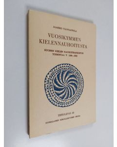 Kirjailijan Jaakko Yli-Paavola käytetty kirja Vuosikymmen kielennauhoitusta : Suomen kielen nauhoitearkiston toimintaa v. 1959-1968