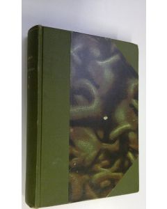 Kirjailijan Arthur Conan ; Merimee Doyle käytetty kirja Eno Bernac ; Orjakauppias Tamango y.m. novelleja ; Riita : Kertomus siitä, kuinka Ivan Ivanovitsh ja Ivan Nikiforovitsh riitaantuivat ; Sotilaskertomuksia (yhteissidos)