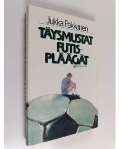 Kirjailijan Jukka Pakkanen käytetty kirja Täysmustat futispläägät ja muuta jalkapalloelämää