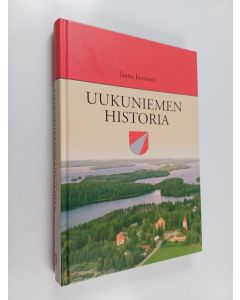 Kirjailijan Jaana Juvonen käytetty kirja Uukuniemen historia