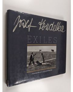 Kirjailijan Josef Koudelka käytetty kirja Exiles