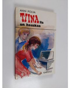 Kirjailijan Anni Polva käytetty kirja Tiinalla on hauskaa
