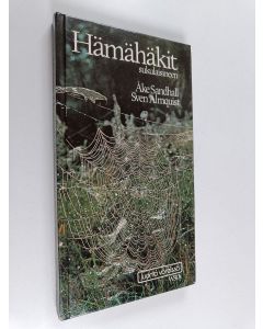 Kirjailijan Åke Sandhall käytetty kirja Hämähäkit sukulaisineen : hämähäkkieläinten ulkonäkö, kehitysvaiheet, elintavat ja käyttäytyminen
