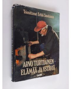 Kirjailijan Arvo Turtiainen käytetty kirja Elämää ja ystäviä
