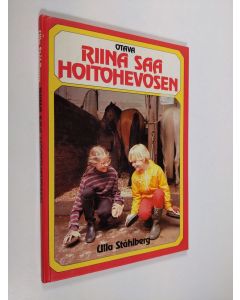 Kirjailijan Ulla Ståhlberg käytetty kirja Riina saa hoitohevosen