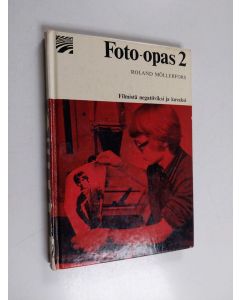 Kirjailijan Roland Möllerfors käytetty kirja Foto-opas 2 - filmistä negatiiviksi ja kuvaksi