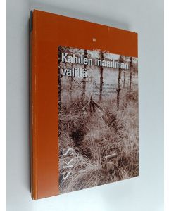 Kirjailijan Laura Jetsu käytetty kirja Kahden maailman välillä : etnografinen tutkimus venäjänkarjalaisista hautausrituaaleista 1990-luvulla