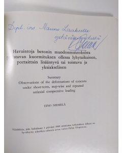 Kirjailijan Eino Niemelä käytetty kirja Havaintoja betonin muodonmuutoksista puristavan kuormituksen ollessa lyhytaikainen, portaittain lisääntyvä tai toistuva ja yksiakselinen (signeerattu)