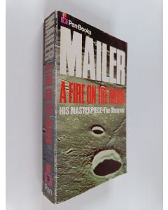 Kirjailijan Norman Mailer käytetty kirja A fire on the moon