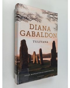 Kirjailijan Diana Gabaldon käytetty kirja Tulivana : neljä Matkantekijä -kertomusta