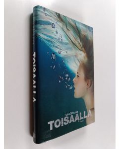 Kirjailijan Salla Simukka käytetty kirja Toisaalla