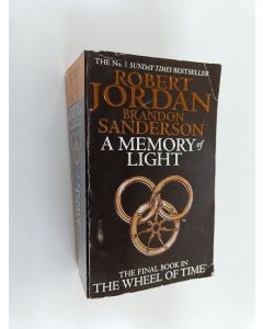 Kirjailijan Robert Jordan käytetty kirja A memory of light