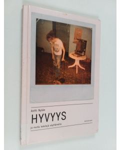 Kirjailijan Antti Nylen käytetty kirja Hyvyys ja muita tekstejä näyttömölle