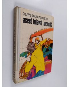 Kirjailijan Olavi Hakkarainen käytetty kirja Aseet tulevat mereltä