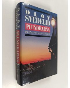 Kirjailijan Olov Svedelid käytetty kirja Plundrarna : en roland hassel -thriller