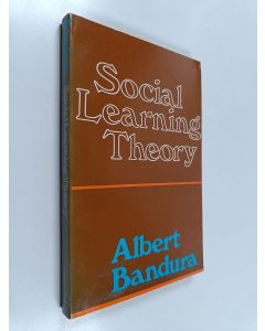 Kirjailijan Albert Bandura käytetty kirja Social Learning Theory