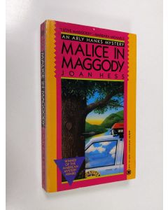 Kirjailijan Joan Hess käytetty kirja Malice in Maggody