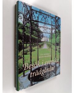 Kirjailijan Eva Burman käytetty kirja Besök i svenska trädgårdar