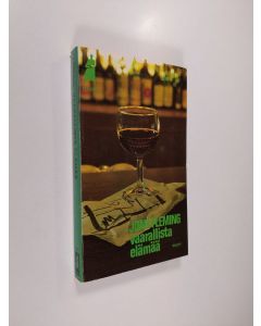 Kirjailijan Joan Fleming käytetty kirja Vaarallista elämää