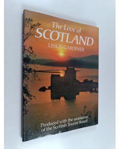 Kirjailijan Leslie Gardiner käytetty kirja The Love of Scotland