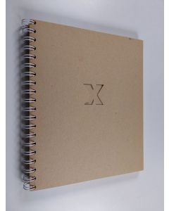 Kirjailijan Valgerður Guðlaugsdóttir & Anna Guðrún Líndal ym. käytetty teos X/Y : Identiteetti ja Asema Pohjoismaiden nykytaiteessa