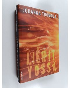 Kirjailijan Johanna Tuomola uusi kirja Liekit yössä : jännitysromaani (UUSI)