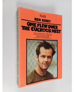 Kirjailijan Ken Kesey käytetty kirja One flew over the cuckoo's nest