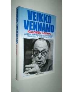 Kirjailijan Veikko Vennamo käytetty kirja Kulissien takaa : elettyä Mannerheimin, Paasikiven, Kekkosen ja Koiviston aikaa