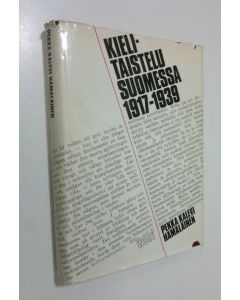 Kirjailijan Pekka Kalevi Hämäläinen käytetty kirja Kielitaistelu Suomessa 1917-1939